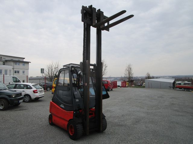 Fahrzeugabbildung Linde E30/600-02 *3to.Hubkraft+Ladegerät+Kabine*