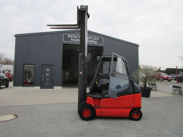Fahrzeugabbildung Linde E30/600-02 *3to.Hubkraft+Ladegerät+Kabine*