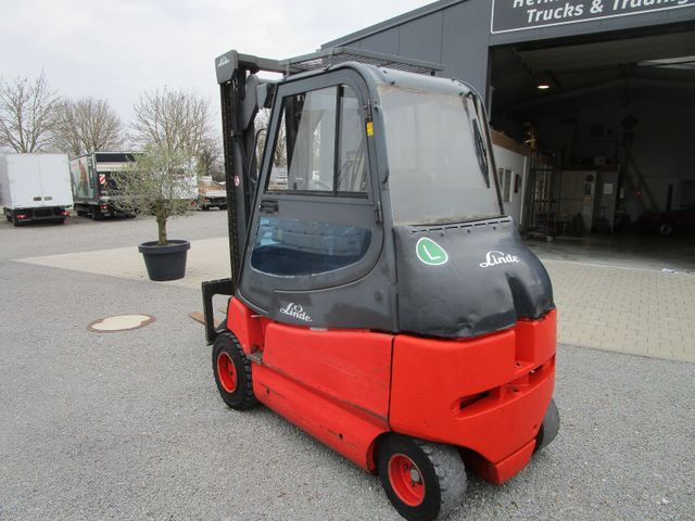 Fahrzeugabbildung Linde E30/600-02 *3to.Hubkraft+Ladegerät+Kabine*