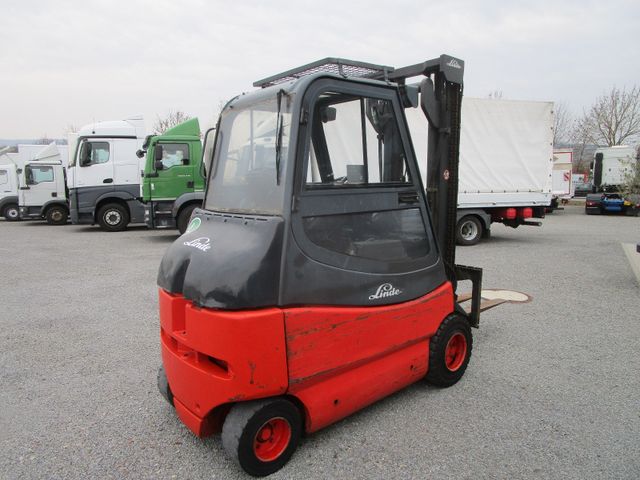 Fahrzeugabbildung Linde E30/600-02 *3to.Hubkraft+Ladegerät+Kabine*