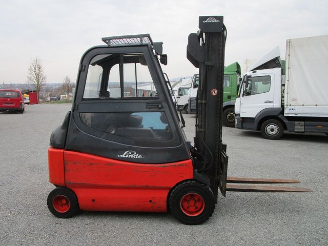 Fahrzeugabbildung Linde E30/600-02 *3to.Hubkraft+Ladegerät+Kabine*
