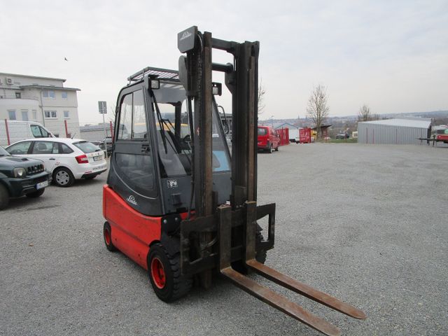 Fahrzeugabbildung Linde E30/600-02 *3to.Hubkraft+Ladegerät+Kabine*