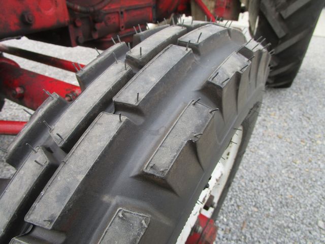 Fahrzeugabbildung Renault SUPER 6 -R7050- 4xNeu Bereift+Tüv 03/2027