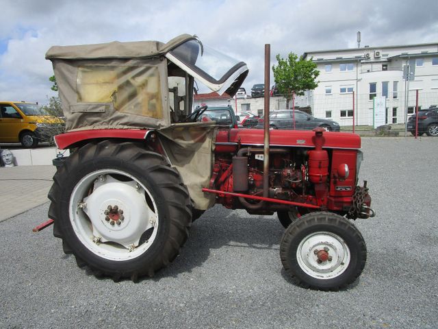Fahrzeugabbildung Renault SUPER 6 -R7050- 4xNeu Bereift+Tüv 03/2027