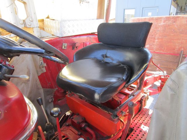 Fahrzeugabbildung Renault SUPER 6 -R7050- 4xNeu Bereift+mit Anhänger*