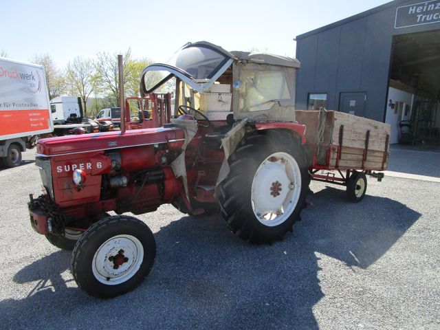 Fahrzeugabbildung Renault SUPER 6 -R7050- 4xNeu Bereift+mit Anhänger*