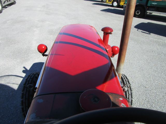 Fahrzeugabbildung Renault SUPER 6 -R7050- 4xNeu Bereift+mit Anhänger*