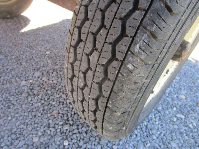 Fahrzeugabbildung Renault SUPER 6 -R7050- 4xNeu Bereift+mit Anhänger*