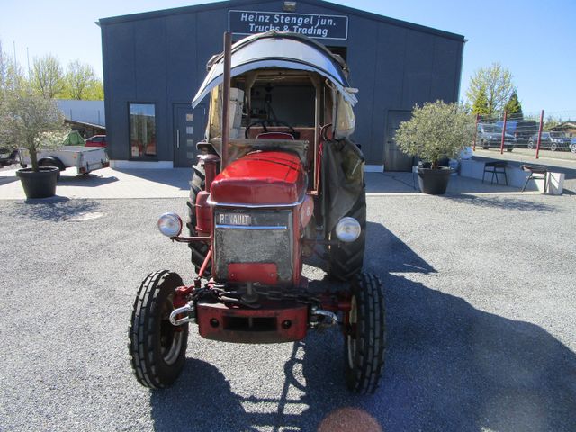 Fahrzeugabbildung Renault SUPER 6 -R7050- 4xNeu Bereift+mit Anhänger*