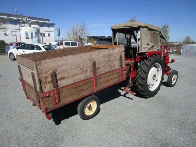 Fahrzeugabbildung Renault SUPER 6 -R7050- 4xNeu Bereift+mit Anhänger*