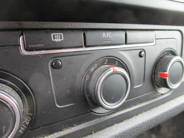 Fahrzeugabbildung Volkswagen T6 2.0L TDI *KLIMA+AHK+3-Sitzer*