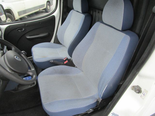 Fahrzeugabbildung Fiat Doblo Cargo 1,3 JTD Multijet*AHK+75.000km*