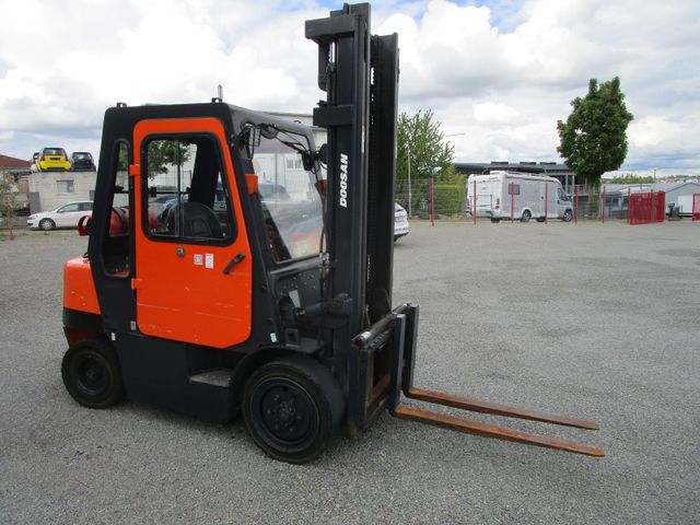 Fahrzeugabbildung Doosan G30G *Seitenschieber+Hubkraft 3to.Kabine+Gas*