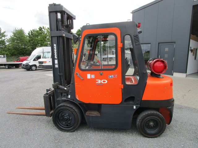 Fahrzeugabbildung Doosan G30G *Seitenschieber+Hubkraft 3to.Kabine+Gas*