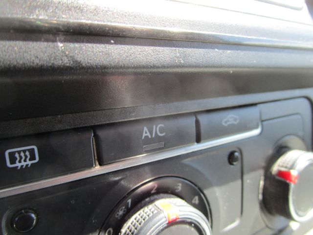 Fahrzeugabbildung Volkswagen T6 2.0L TDI *KLIMA+AHK+3-Sitzer*